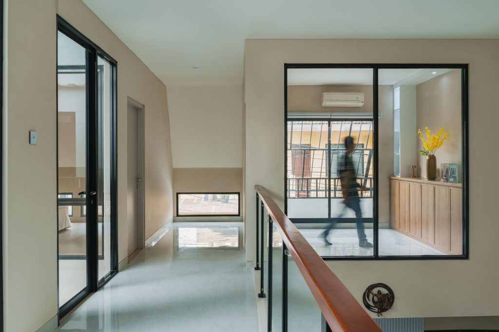 LINE HOUSE- 2ND FLOOR